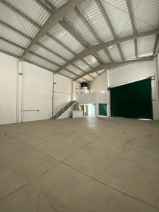 Galpo comrcial de esquina
