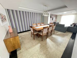 Vista mar no Canto do Forte, com 3 quartos, 1 su�te, 147 m2, mobiliado e 3 vagas de garagem a 50 metros da praia.